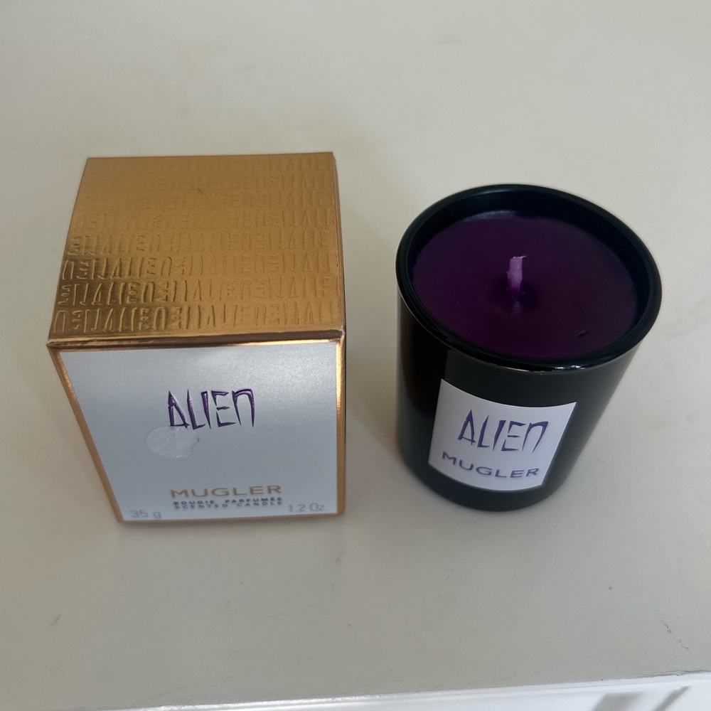 Alien Mugler Phenomenal Scent Lovers Faviryte Alien Candle in Black and Gold - Picture 3 of 7